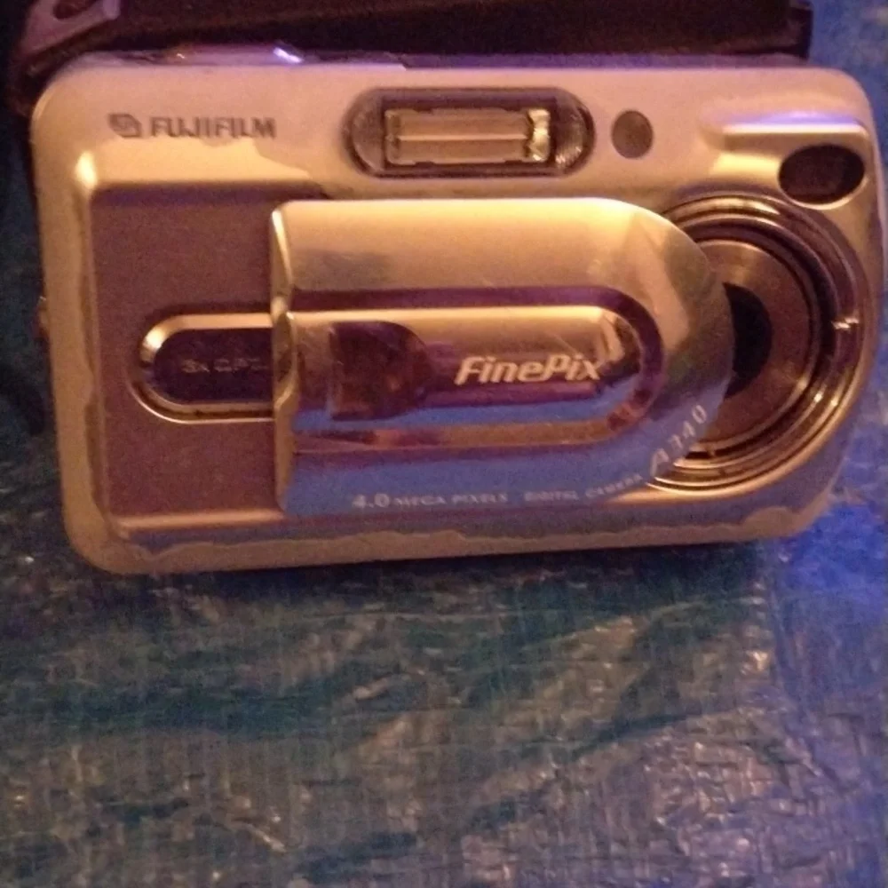 Fuji Fine Pix Camera